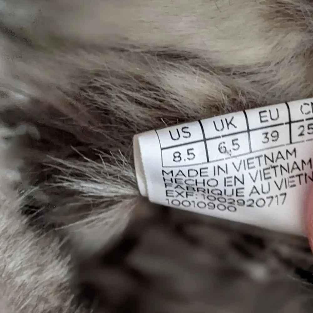 TOMS Vista Suede Boots in Desert Taupe - Picture 13 of 13